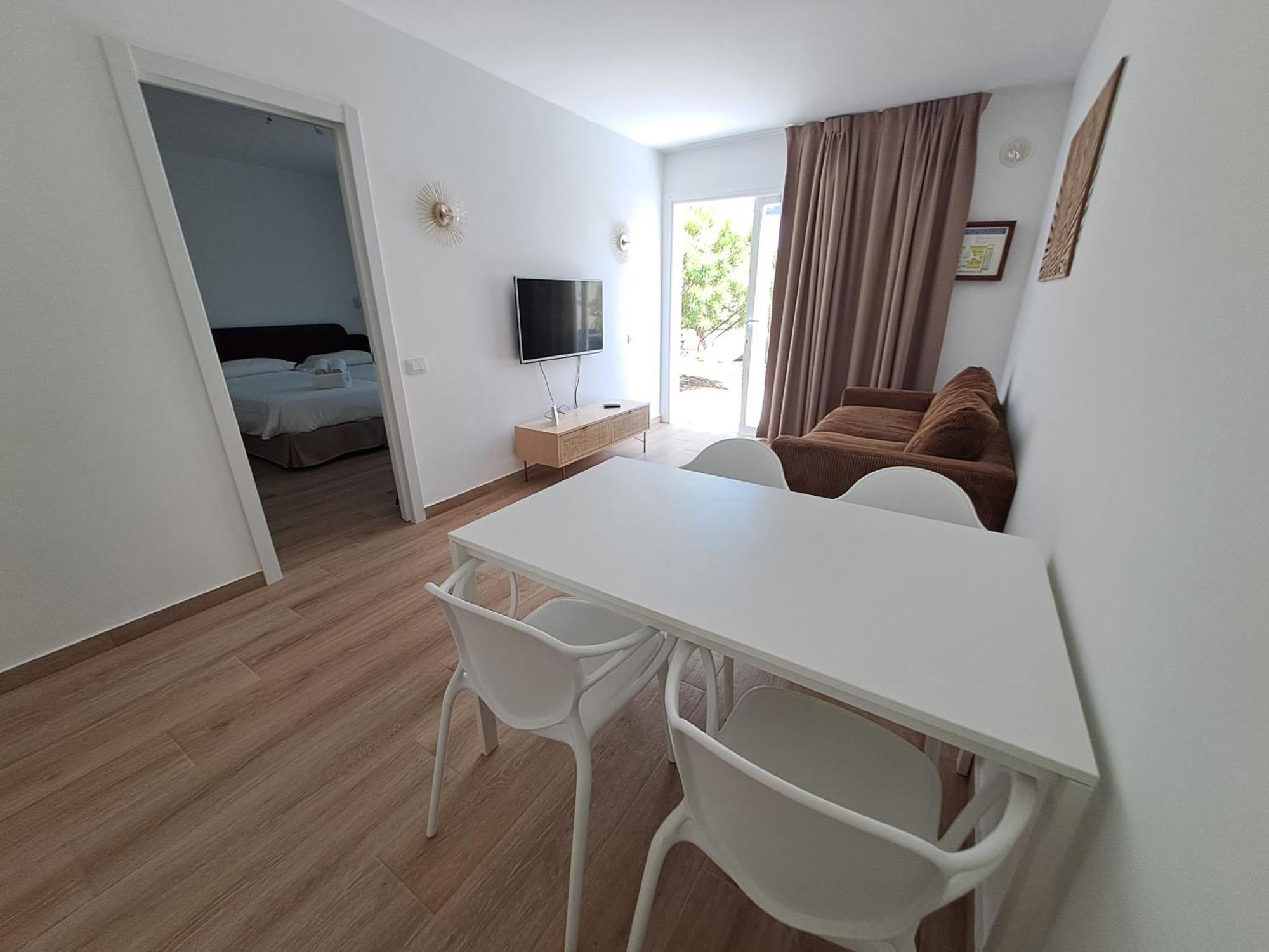 Homeforguest Apartamento Con Terraza Y Piscina En Corralejo Extérieur photo